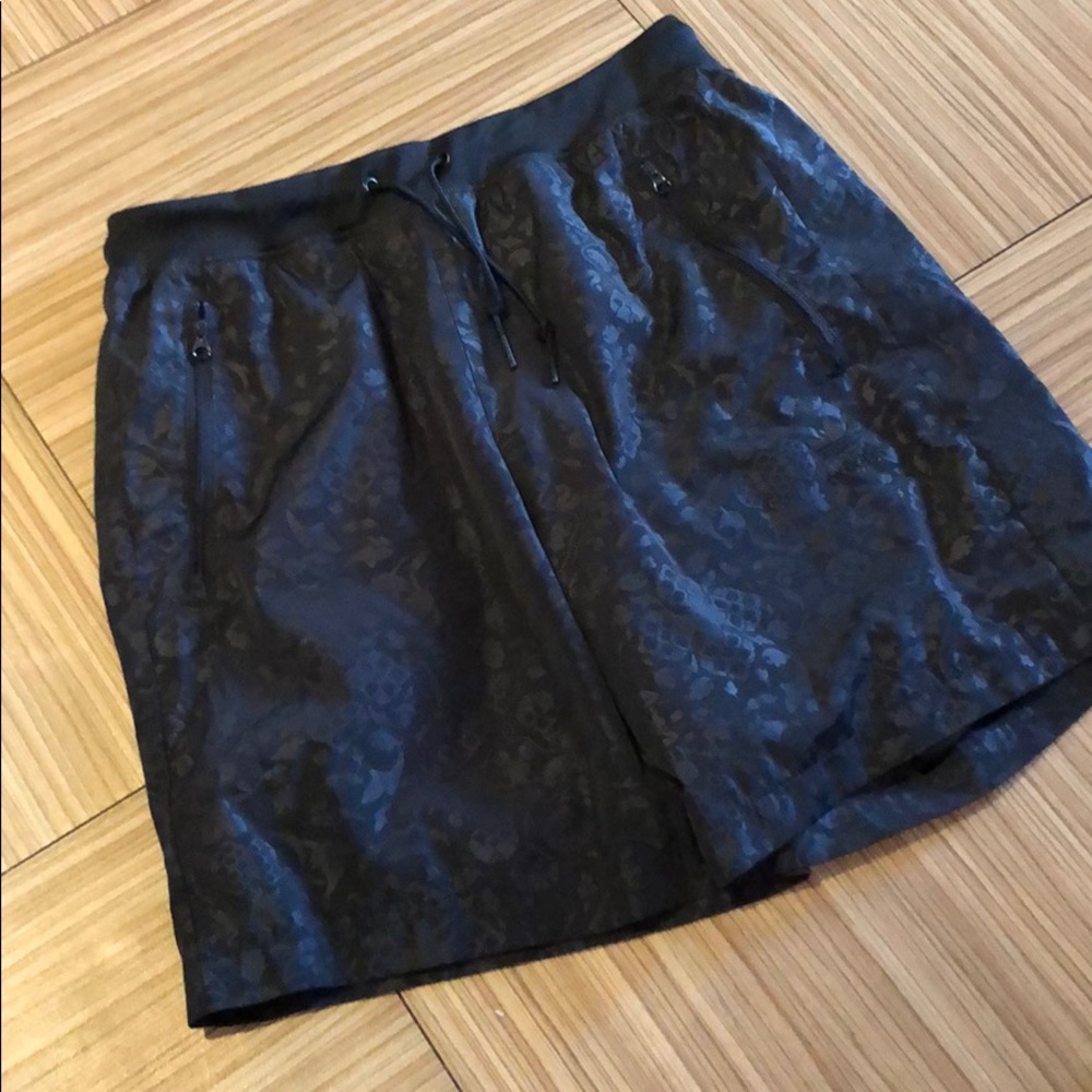 adidas Jacquard Black Shorts - Large